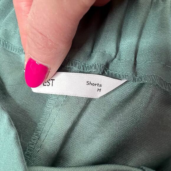 Nine West Women's High Waist Shorts Size M Elastic Pull On Sage Green Pockets - Picture 3 of 8